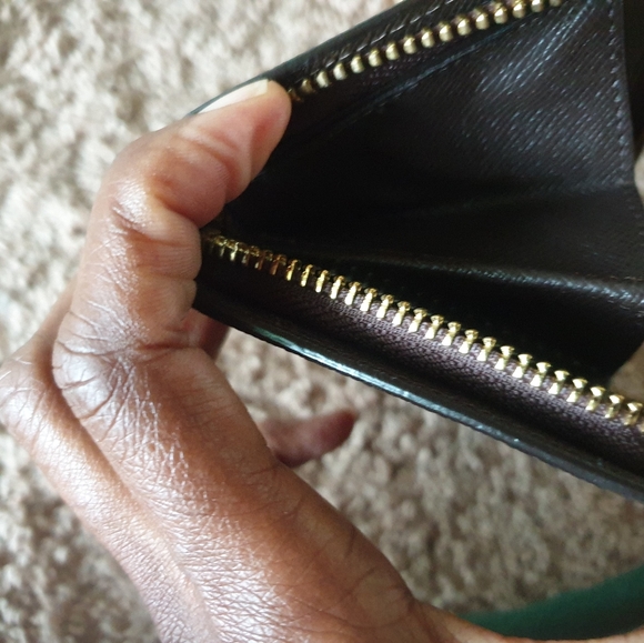 LOUIS VUITTON AUTHENTIC DAMIER WALLET - Picture 6 of 9